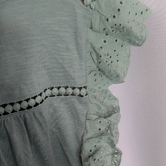 Chic Green Lace Trim Blouse - Picture 3 of 6